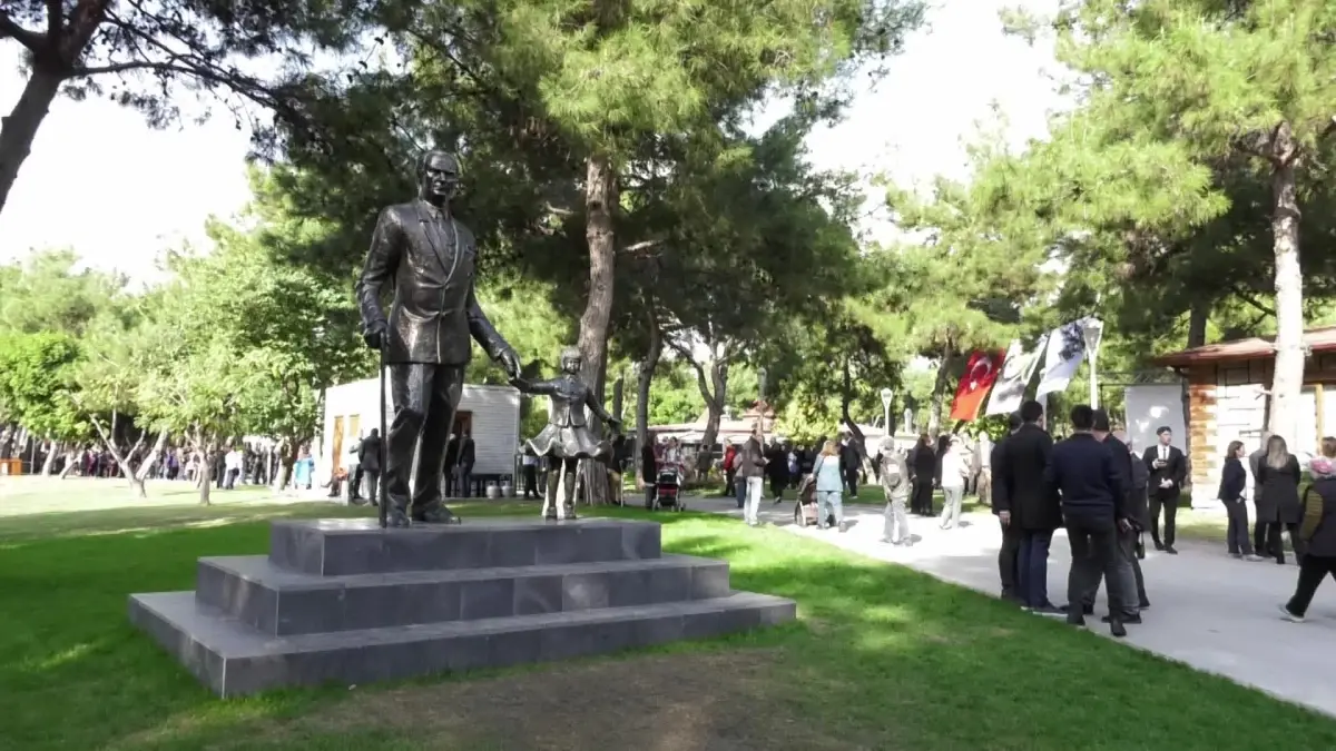 Konyaaltı Belediye Başkanı Esen\'den Kuru Fasulye İkramı