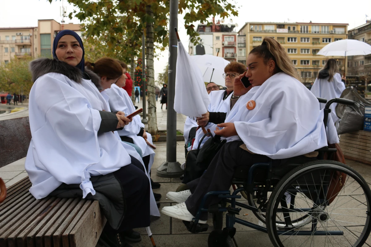 Kosova\'da engellilere yönelik istismara karşı yürüyüş düzenlendi