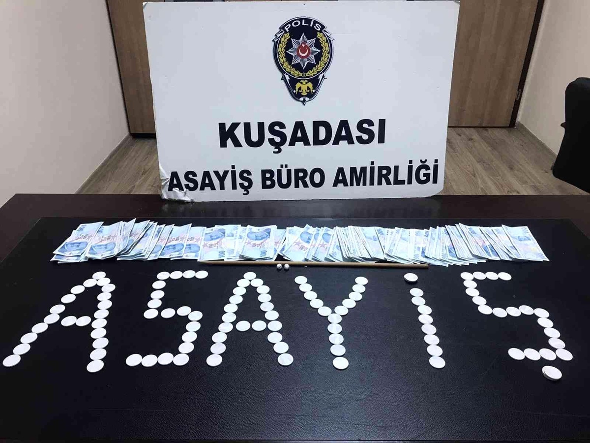 Kuşadası\'nda kumara geçit yok: 2 gözaltı