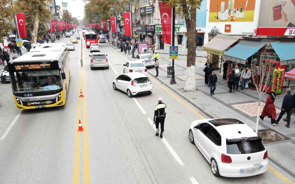 Malatya\'da polisten dron desteli trafik uygulaması