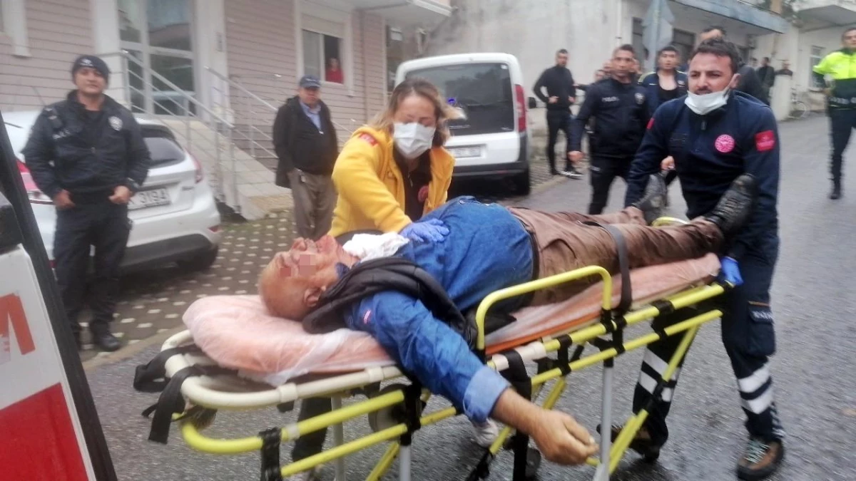 Antalya\'da babalarından kalan miras yüzünden birbirine giren kardeşlerin kavgası kanlı bitti: 1 kişi öldü, 2 kişi yaralandı
