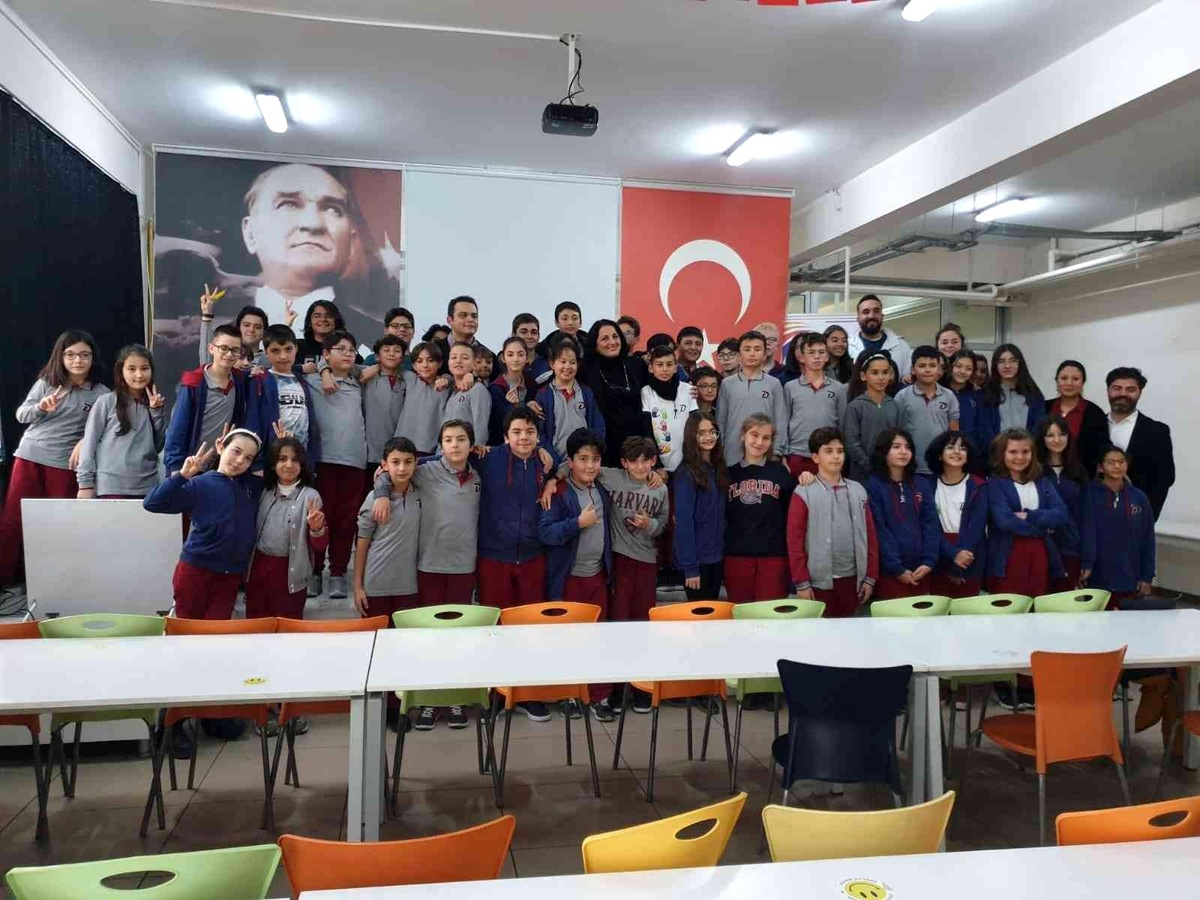 Muhtar İnci Nur Duman, Dünya Kadın Hakları Günü\'nde öğrencilerle bir araya geldi