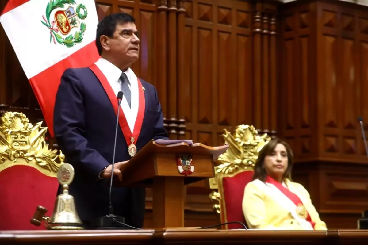 Peru\'da Pedro Castillo\'nun görevden alınması sonrası ülkenin yeni başkanı Dina Boluarte yemin ederek göreve başladı