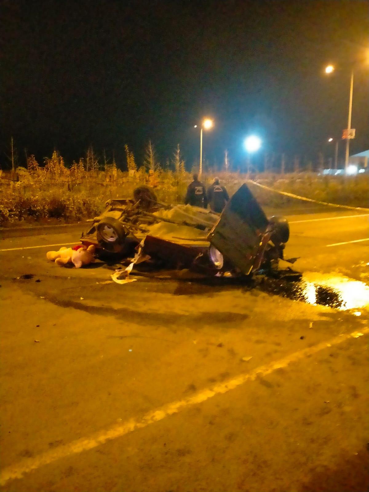 Rize\'de polisten kaçarken takla atan otomobilin kaza anı güvenlik kamerasında