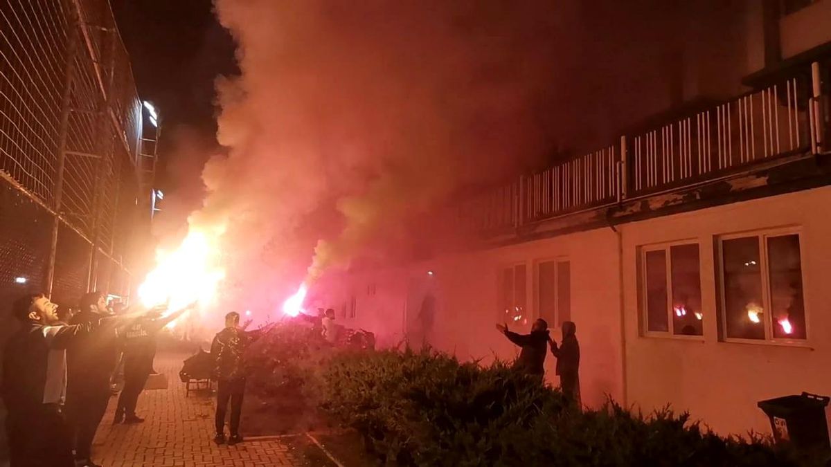 48 Gençlik taraftarlarından maç öncesi futbolculara moral