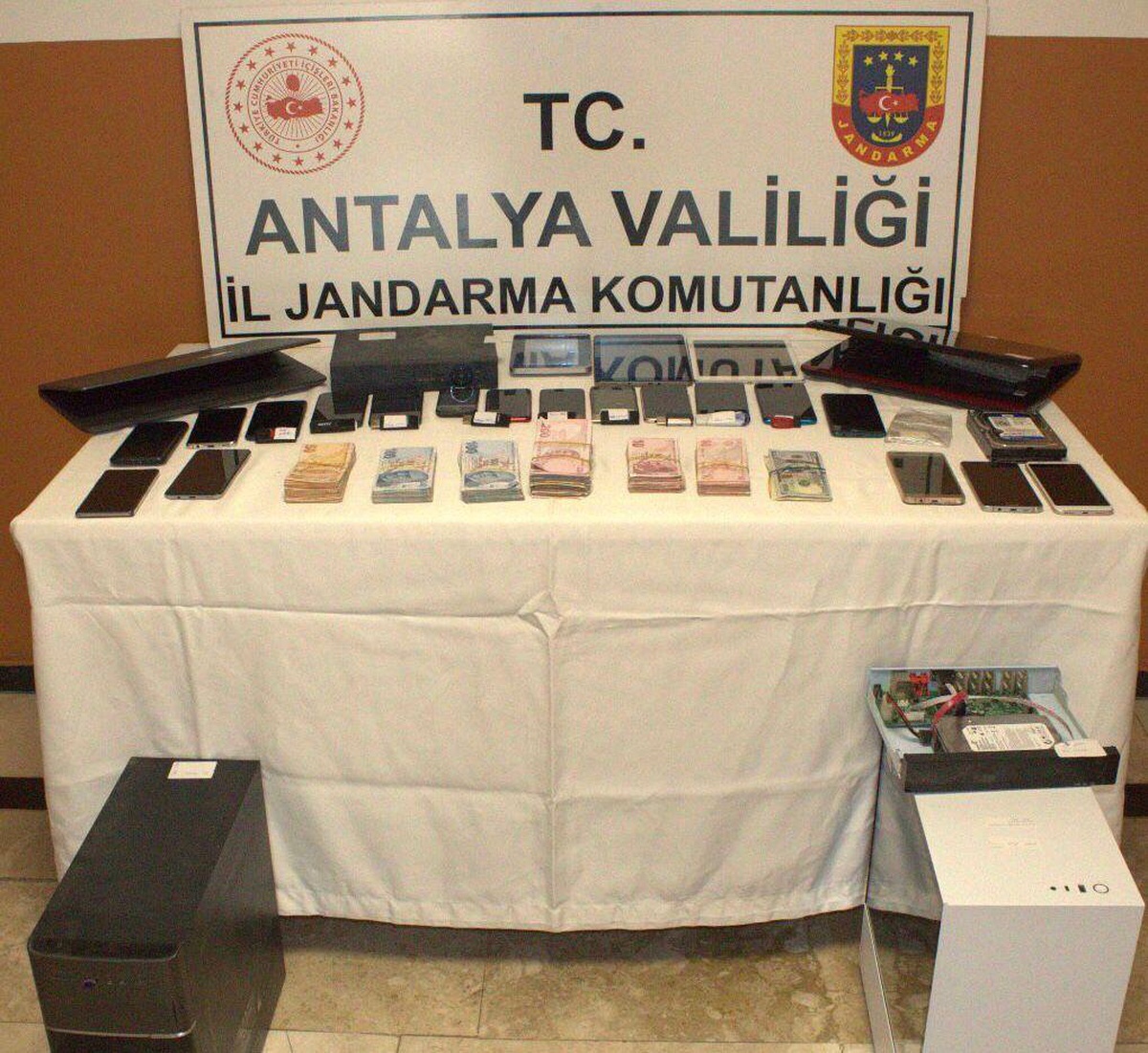 Alanya\'da yasa dışı bahis operasyonunda yakalanan 4 zanlı tutuklandı