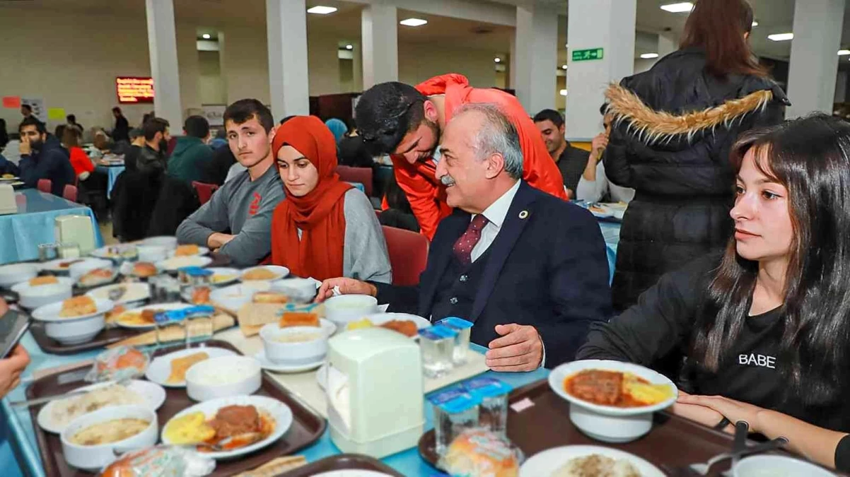 Atatürk Üniversitesinde çıkan yangında hasar gören yemekhane yenilendi