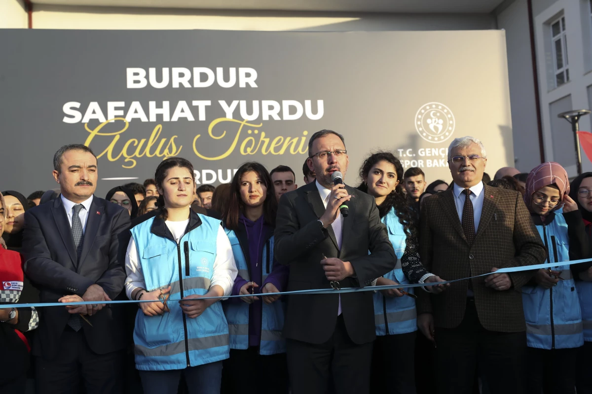 Bakan Kasapoğlu, Burdur\'da 1900 kişilik öğrenci yurdunun açılışını yaptı