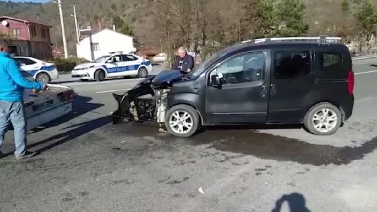 Bolu\'da hafif ticari araç ile otomobil çarpıştığı kazada 1 kişi yaralandı