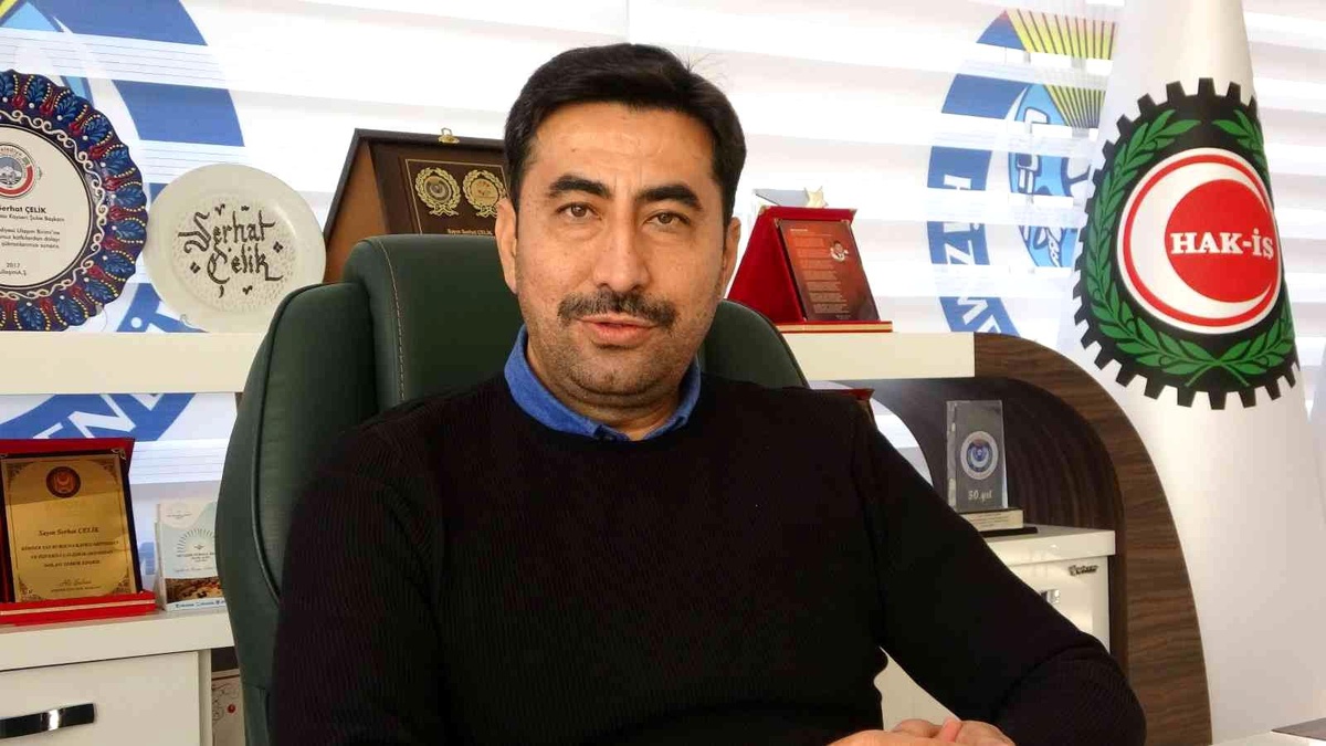 Çelik\'ten "asgari ücret" açıklaması: "Asgari ücret 9 bin TL\'de olsa, hayatımız o kadar pahalandıktan sonra artışın bir anlamı kalmıyor"