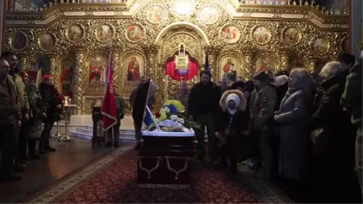 Cephede hayatını kaybeden Ukraynalı asker için cenaze töreni düzenlendi