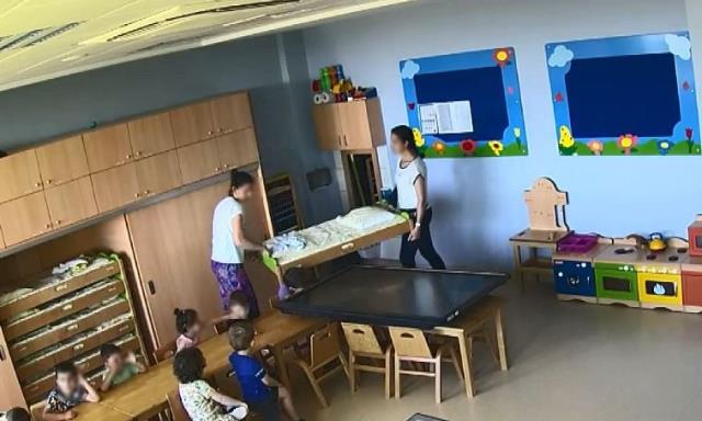 Çocuğunun oyuncak bebeğe yaptıklarından şüphelenen annenin sorusu kreşteki skandalı ortaya çıkardı Çocuğunun oyuncak bebeğe yaptıklarından şüphelenen annenin sorusu kreşteki skandalı ortaya çıkardı