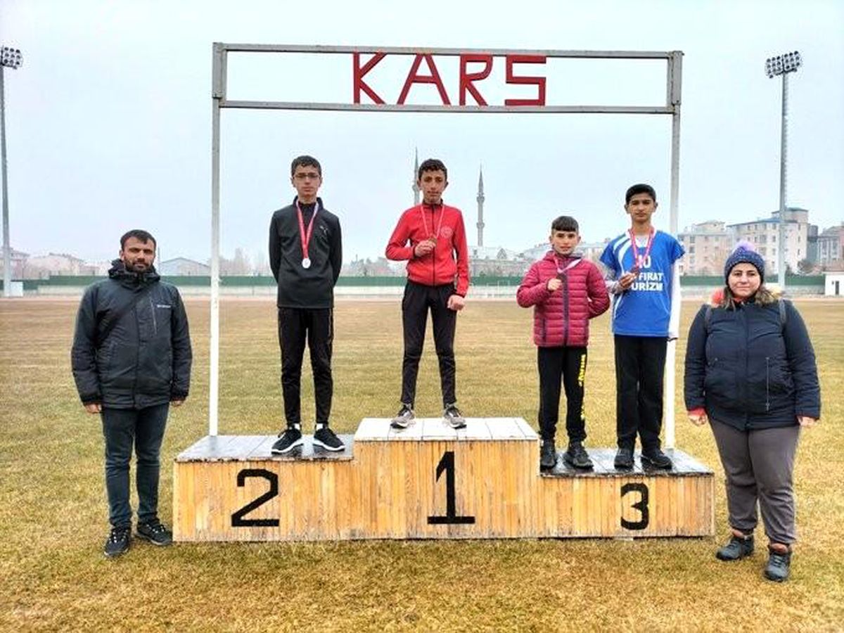 Digorlu atlet madalyaları topladı
