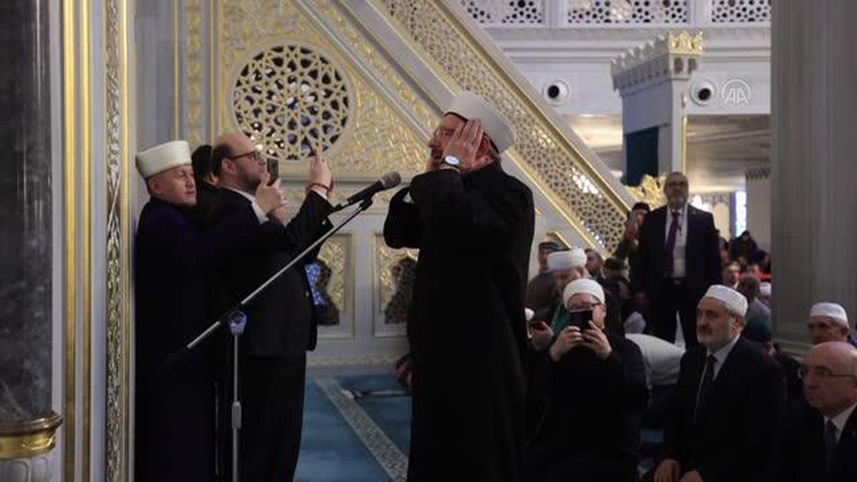 Diyanet İşleri Başkanı Erbaş Moskova\'da cuma namazı kıldırdı