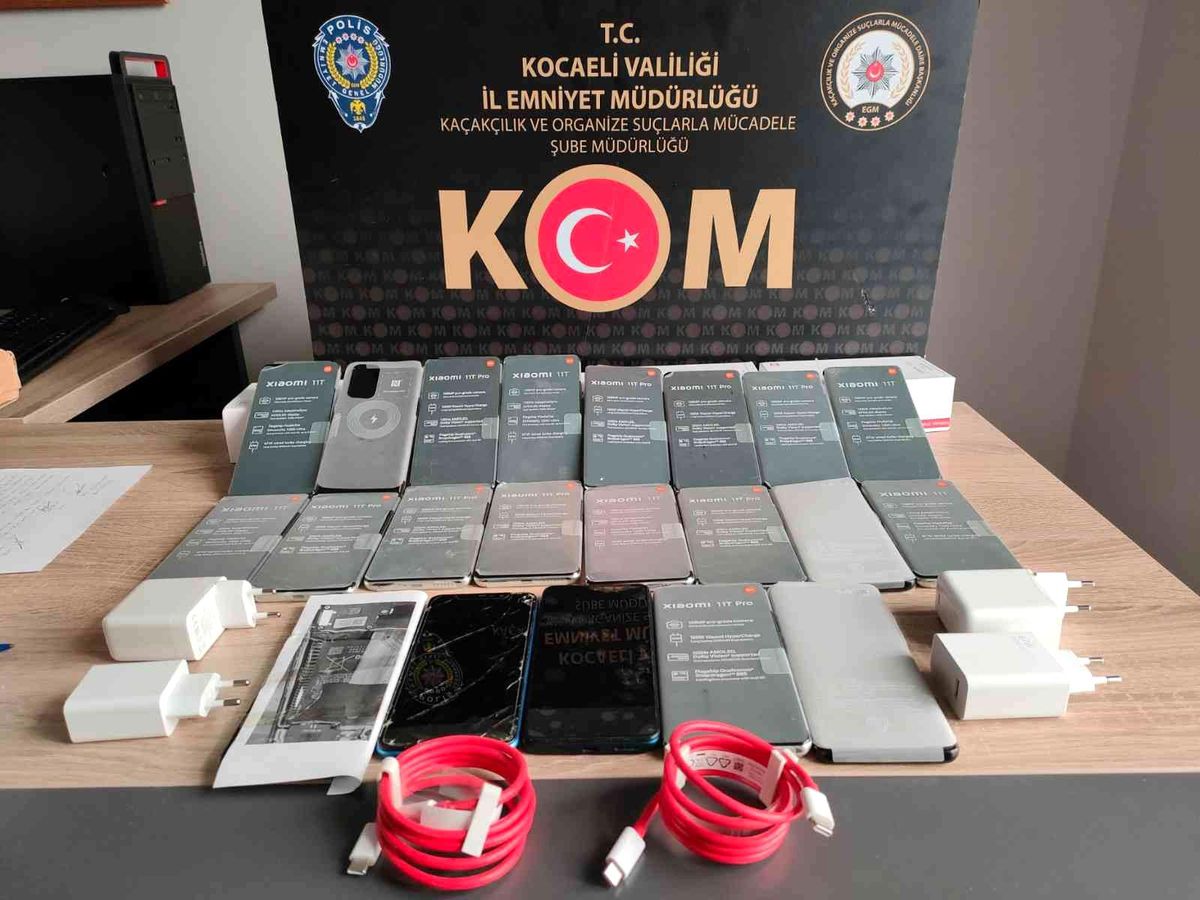 Kocaeli\'de 21 kaçak cep telefonu ele geçirildi