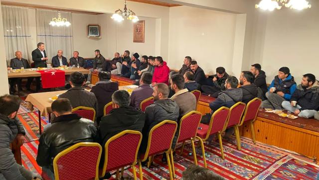 Gençlerin talebini geri çevirmedi! Dilovası belediye başkanı yöresel oyuna eşlik etti Gençlerin talebini geri çevirmedi! Dilovası belediye başkanı yöresel oyuna eşlik etti