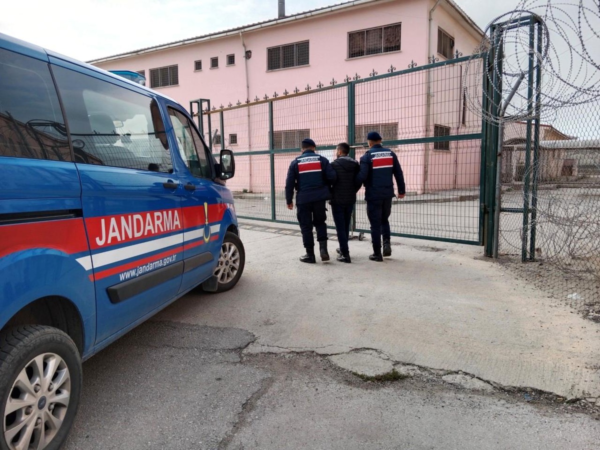 Malatya\'da 13 yıl cezası bulunan hırsız jandarma operasyonu ile yakalandı