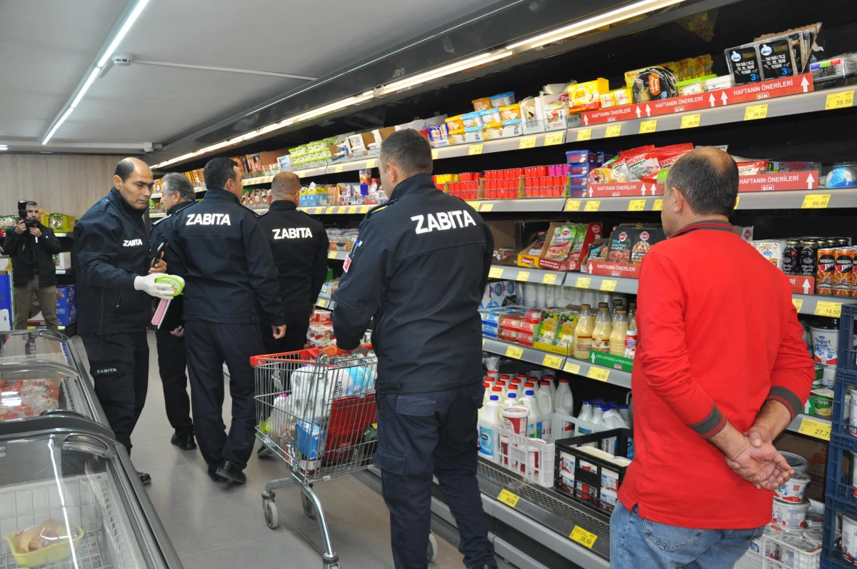 Mersin\'de tarihi geçmiş 12 ürün bulunan zincir marketin şubesine para cezası