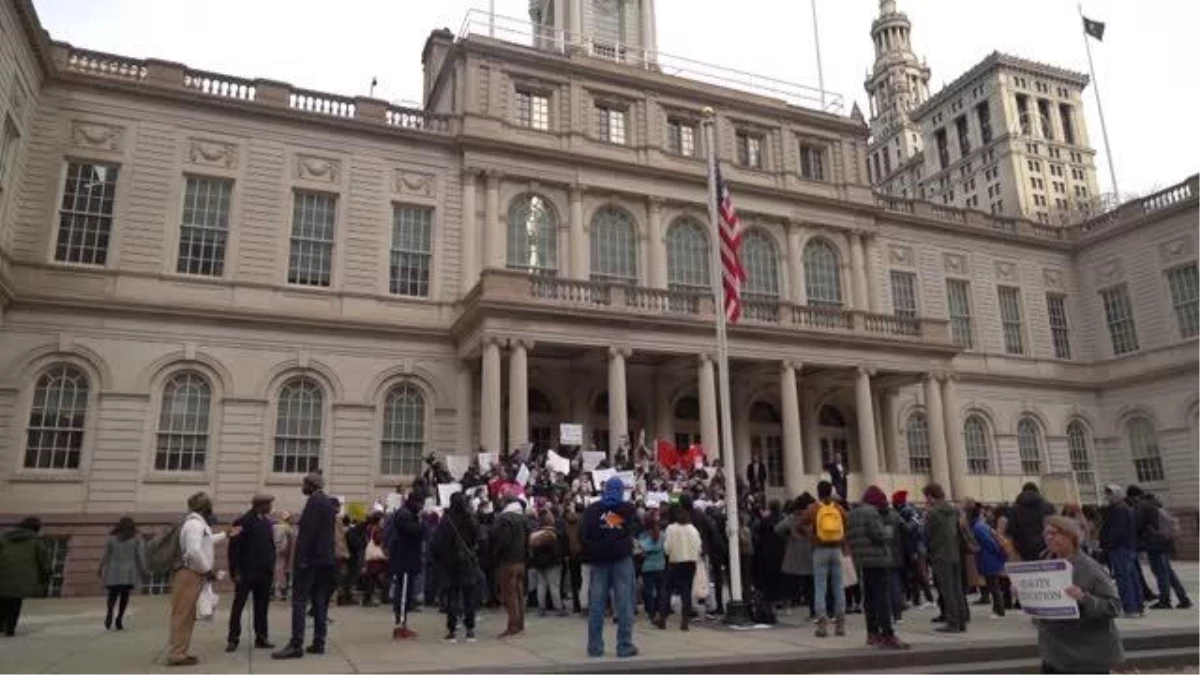 New York\'ta aktivistler belediye başkanının yeni ruh sağlığı politikasını protesto etti