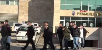 Polis ve bekçilerin de olduğu suç örgütünün 21 şüphelisi adliyede
