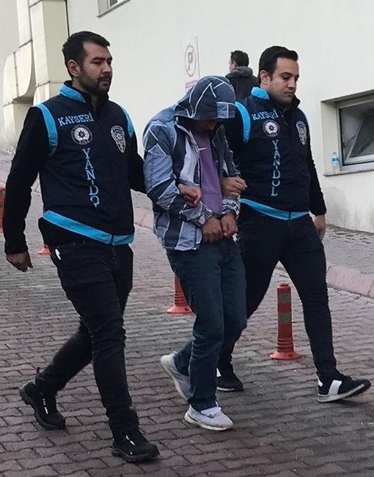 Sahte satılık araç ilanıyla dolandırıcılık yapan şüpheli yakalandı