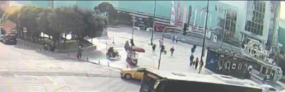 Şişli\'de İspanyol turist kadına kapkaç kamerada