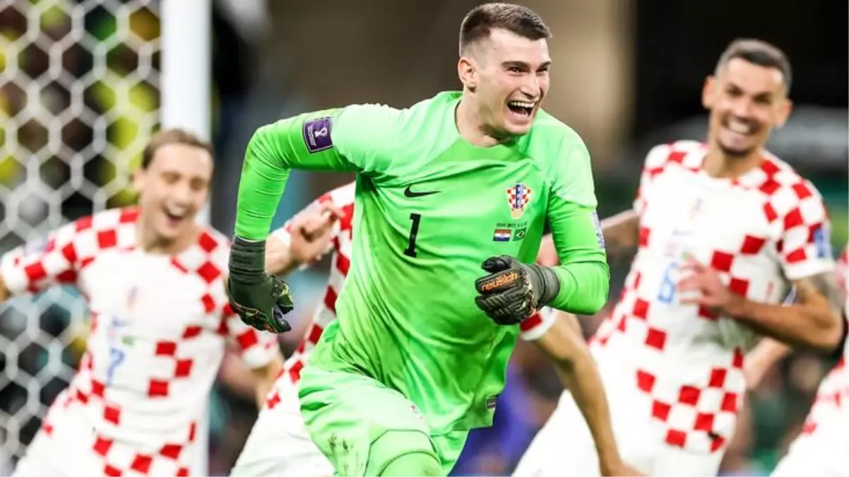 Süper Lig deviyle ismi anılan Hırvatistan\'ın kalecisi Dünya Kupası\'nda tarih yazıyor
