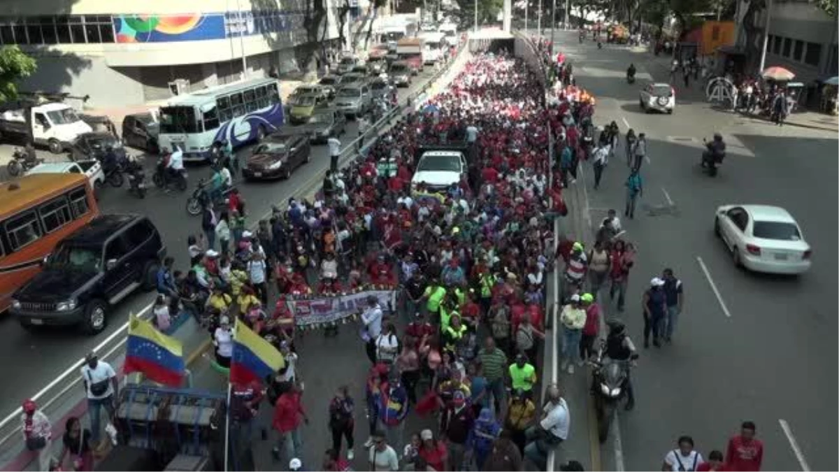 Venezuelans pay tribute to Commander Chávez