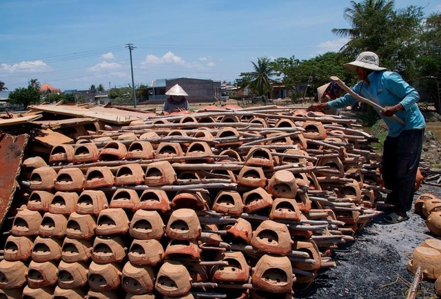 Vietnam'daki Çam Halkının Çömlek Yapımcılığına Bir Bakış Vietnam'daki Çam Halkının Çömlek Yapımcılığına Bir Bakış