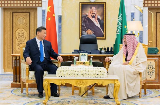 Xi, Suudi Arabistan Kralı Selman Bin Abdülaziz ile Görüştü Xi, Suudi Arabistan Kralı Selman Bin Abdülaziz ile Görüştü
