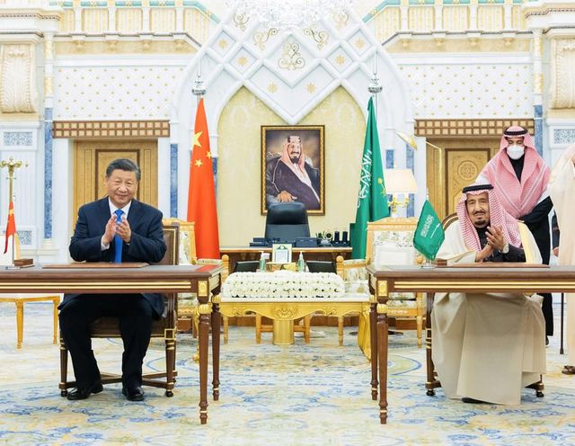 Xi, Suudi Arabistan Kralı Selman Bin Abdülaziz ile Görüştü Xi, Suudi Arabistan Kralı Selman Bin Abdülaziz ile Görüştü