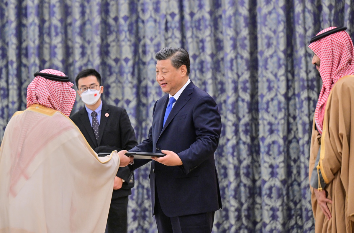 Xi\'ye, Suudi Arabistan\'da Fahri Doktora Verildi