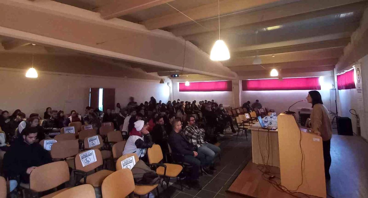 ADÜ Karacasu MYO\'da \'Bağımlılıkla Mücadele Seminerleri\' düzenlendi