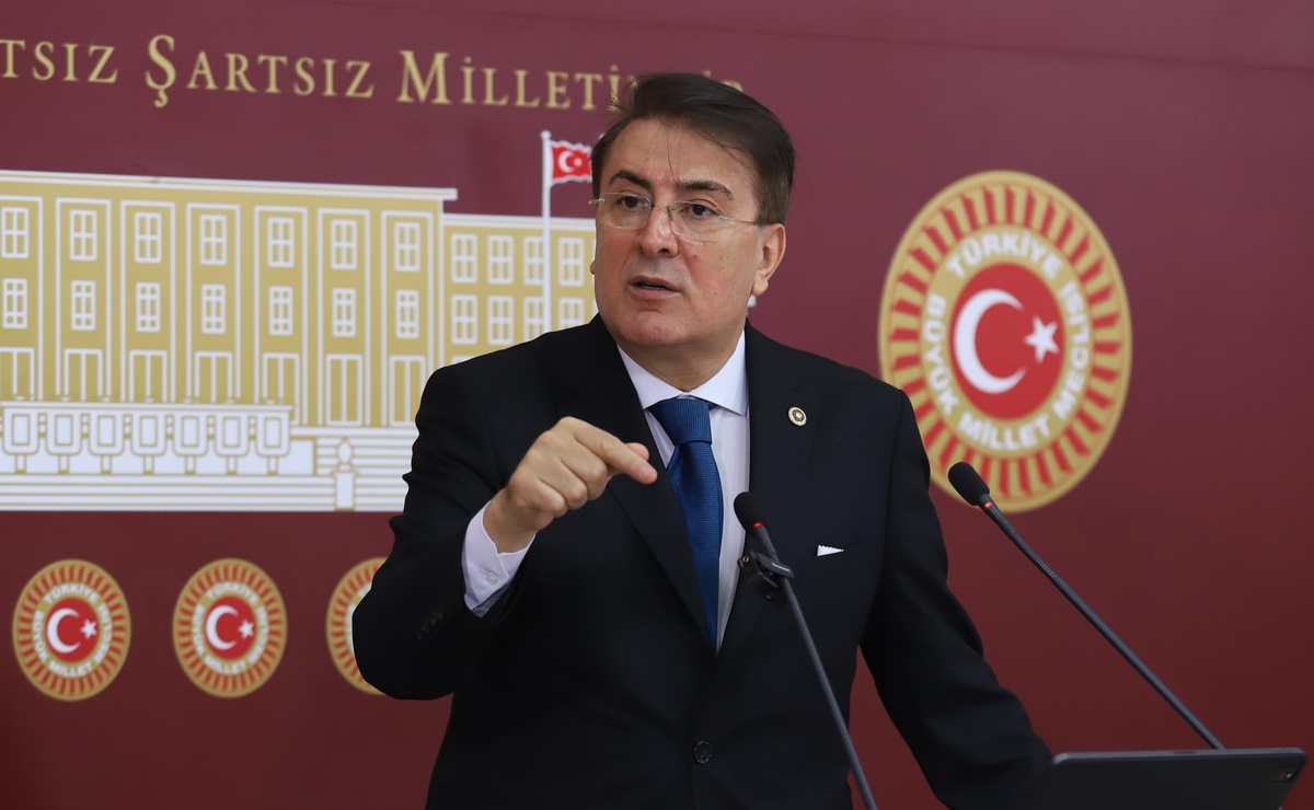 AK Parti\'li Aydemir, başörtüsüne anayasal güvence teklifine herkesin destek vermesini istedi