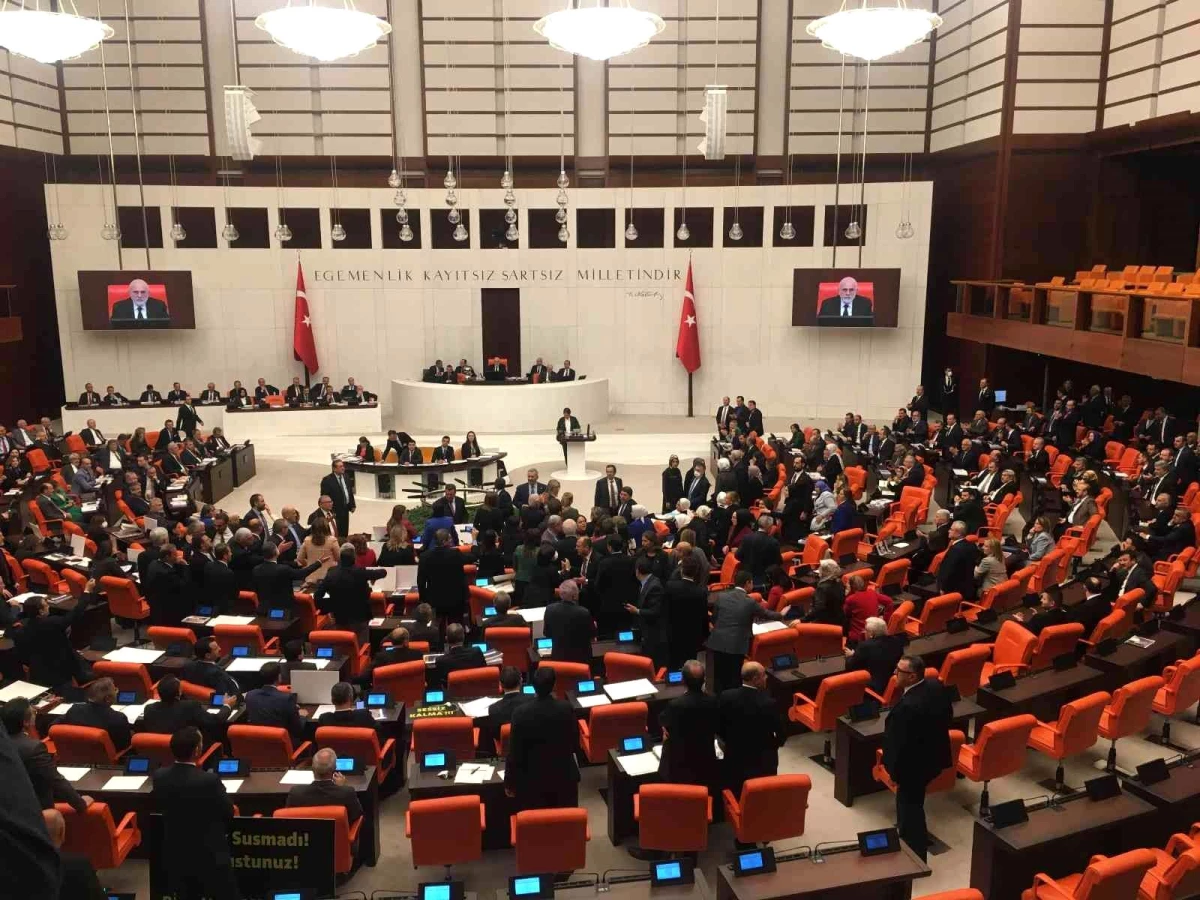 AK Parti\'li ve CHP\'li kadın milletvekilleri karşı karşıya geldi