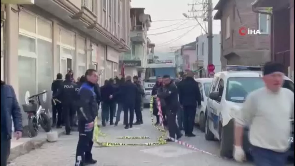 Bursa'da 4 katlı bina, içindeki eşyalarıyla birlikte yerle bir oldu