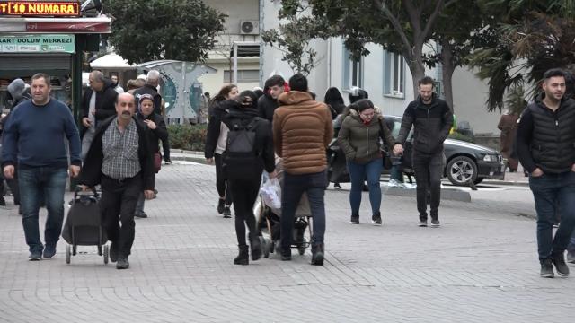 Bursa'da şiddetli lodos hayatı felç etti Bursa'da şiddetli lodos hayatı felç etti