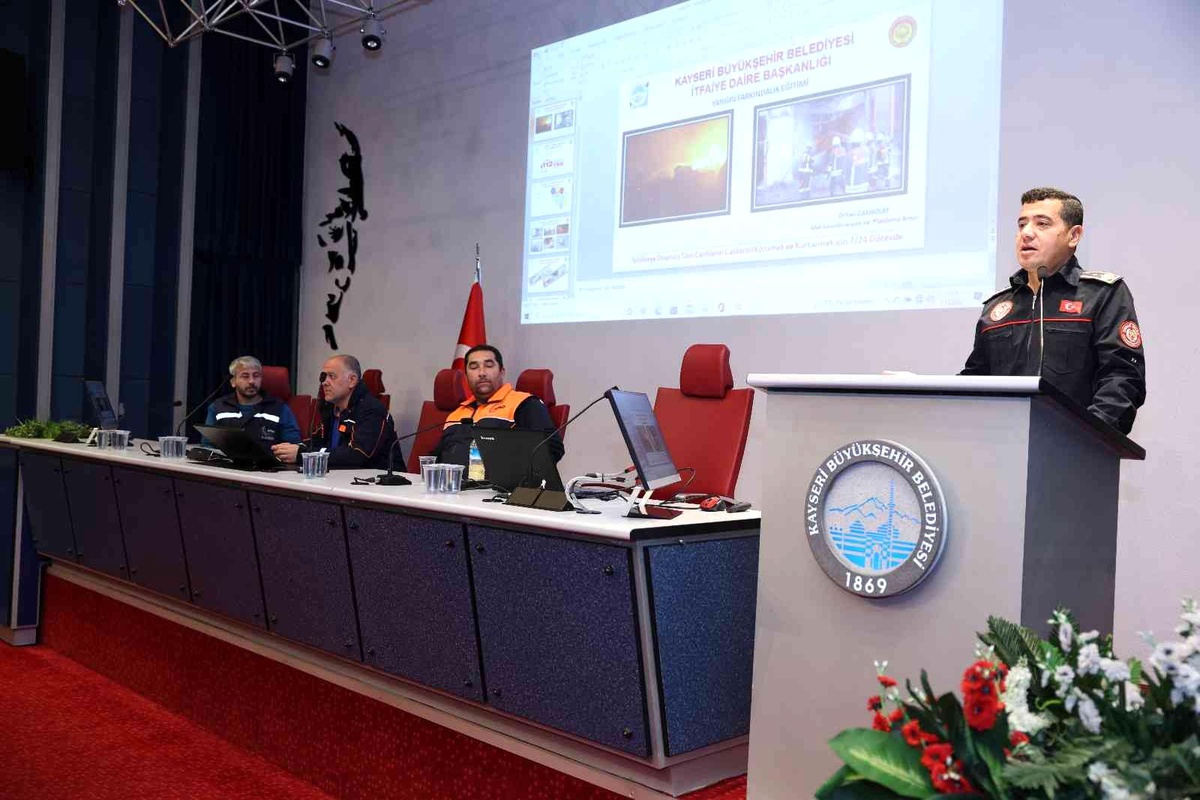 Kayseri Büyükşehir Belediyesi itfaiyesinden personele yangın eğitimi