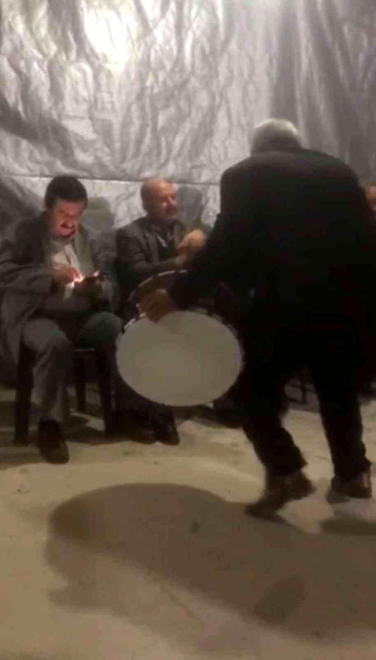 Düğünde davul çalarken kalp krizi geçirdi: O anlar kamerada
