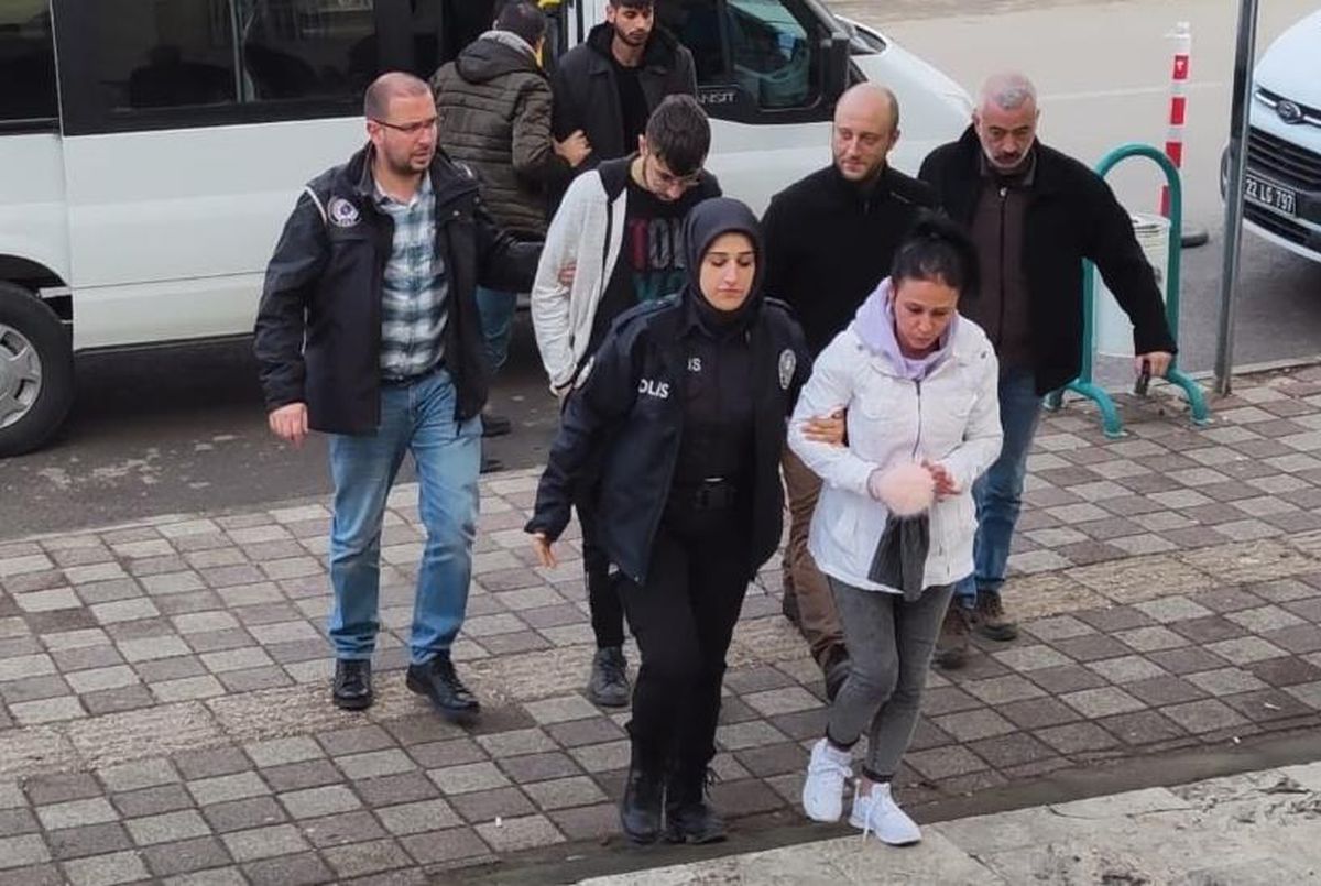 Edirne\'de yakalanan 5 gasp şüphelisinden 4\'ü tutuklandı
