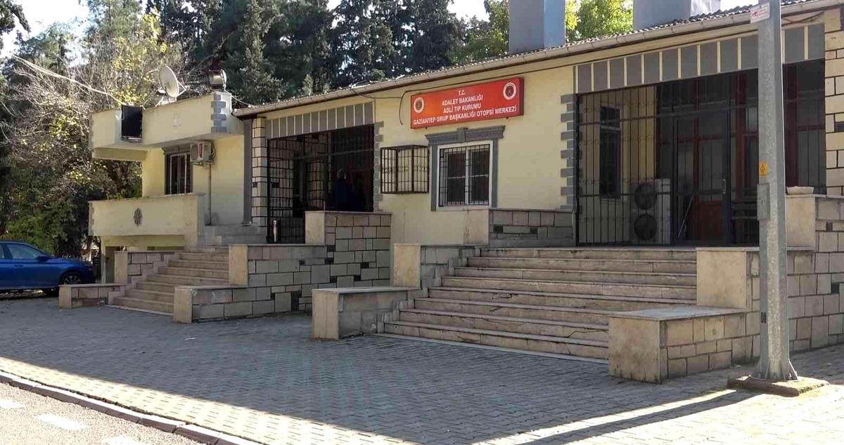 Gaziantep\'te genç moto kurye kazada hayatını kaybetti