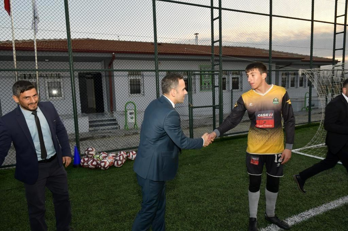 Gençlik ve Spor İl Müdürü Ercan Beylikova\'da incelemelerde bulundu