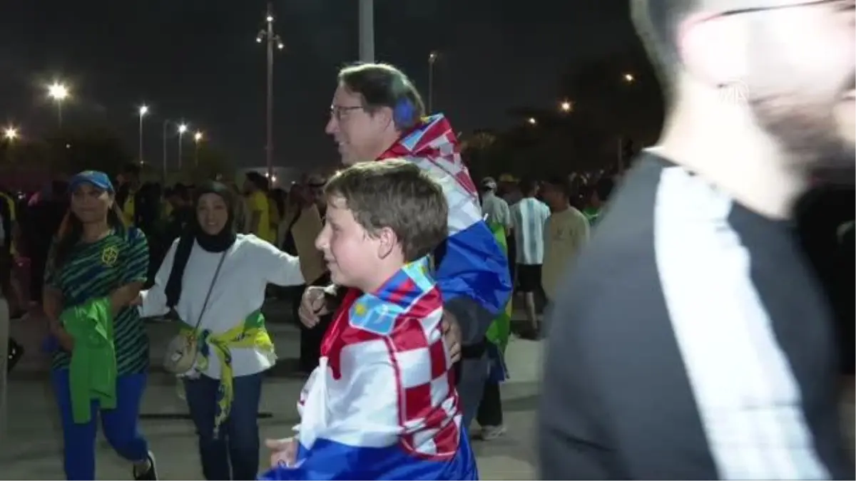 Hırvat taraftarlar, Katar'da yarı finale çıkan takımlarının şampiyonluğuna inanıyor