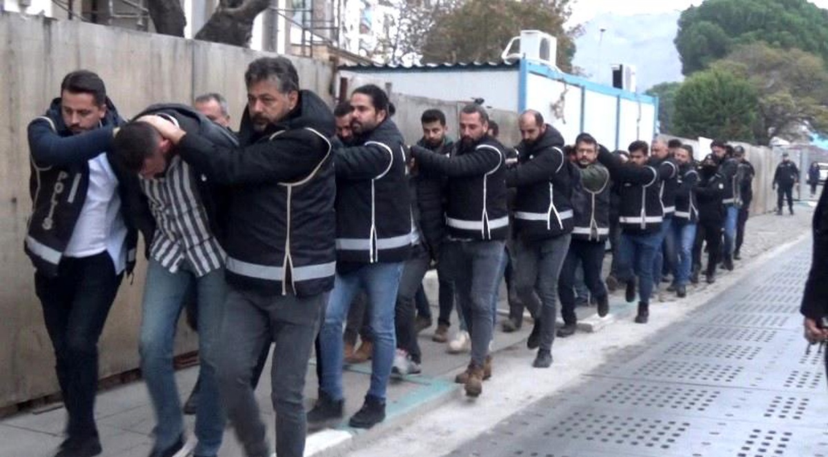 İzmir merkezli \'silindir\' operasyonunda toplam 25 tutuklama