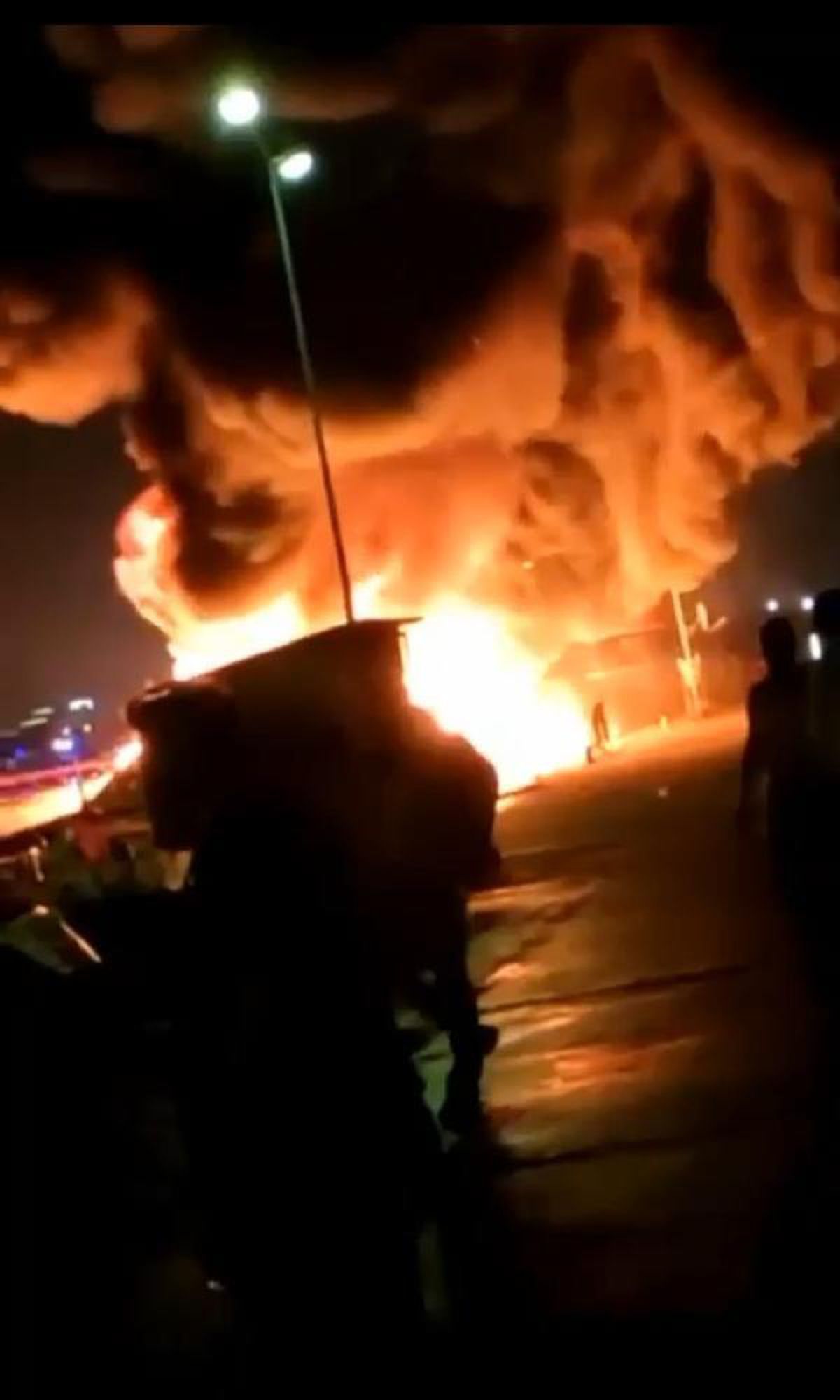 İzmit'te marinada demirli 2 yat ile 1 tekne yandı