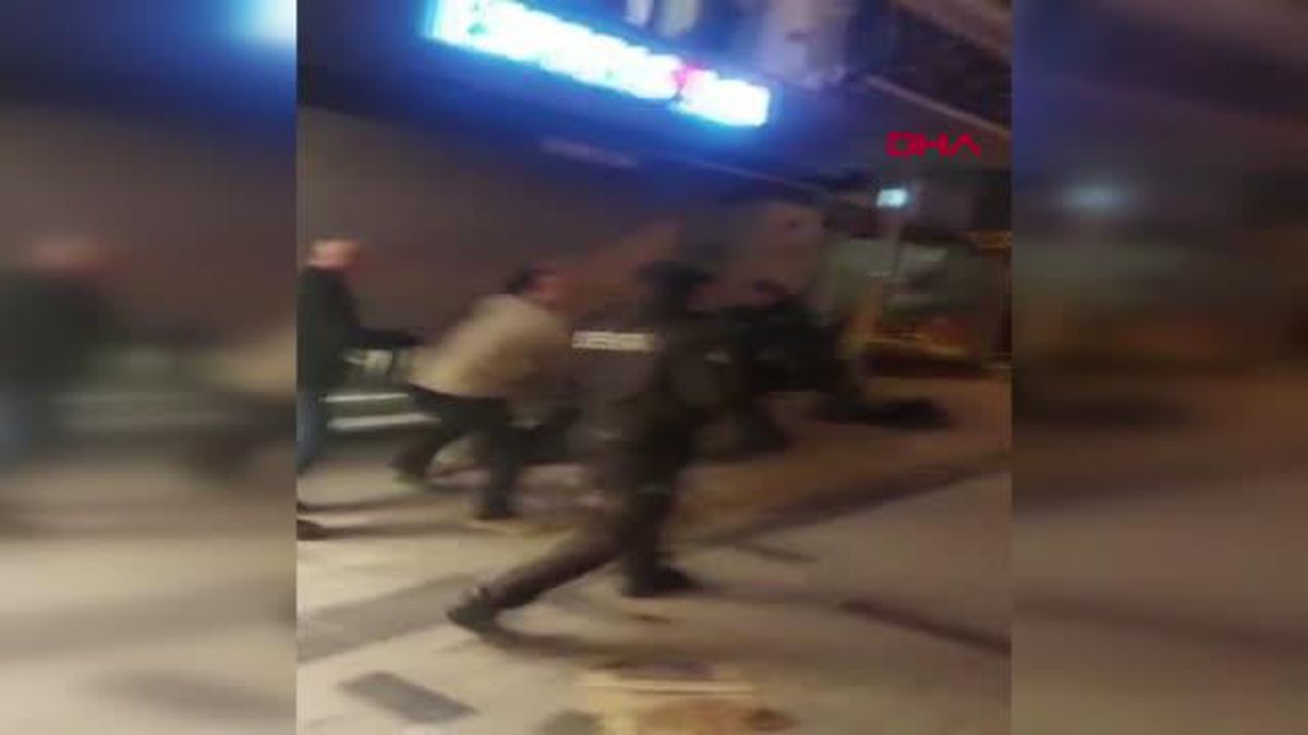 KADIKÖY\'DE TEKMELİ YUMRUKLU KAVGA: 2 YARALI