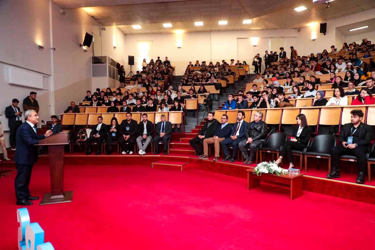 "Kurum olarak öğrencilerimizin yanındayız"