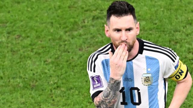 Lionel Messi kupaya yürüyor! Hollanda'yı eleyen Arjantin, Dünya Kupası'nda yarı finalde Lionel Messi kupaya yürüyor! Hollanda'yı eleyen Arjantin, Dünya Kupası'nda yarı finalde