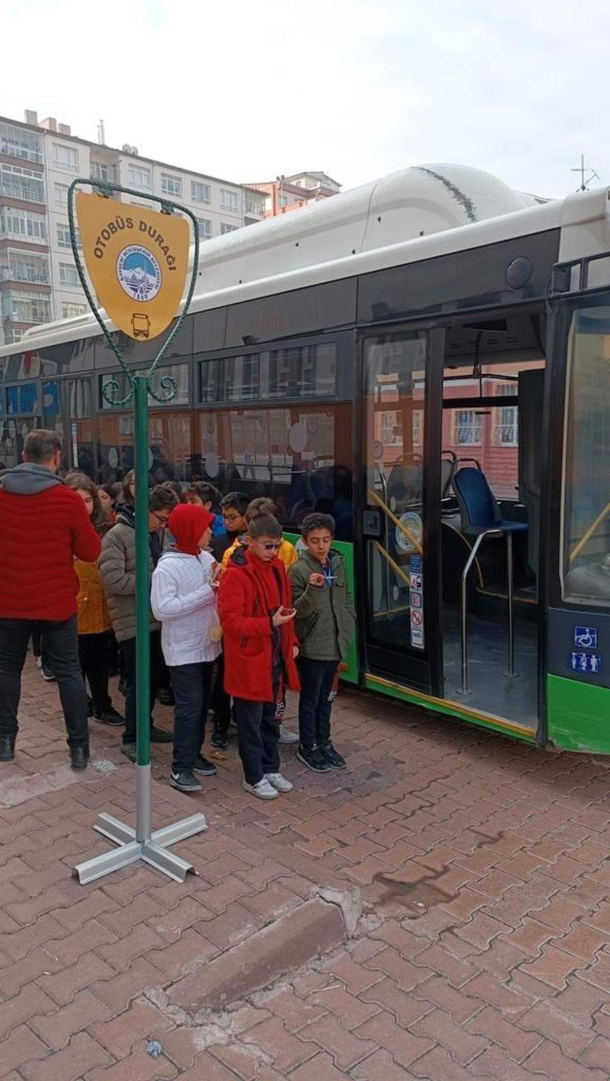 Kayseri Büyükşehir Belediyesi öğrencilere toplu taşıma kuralları eğitimi veriyor