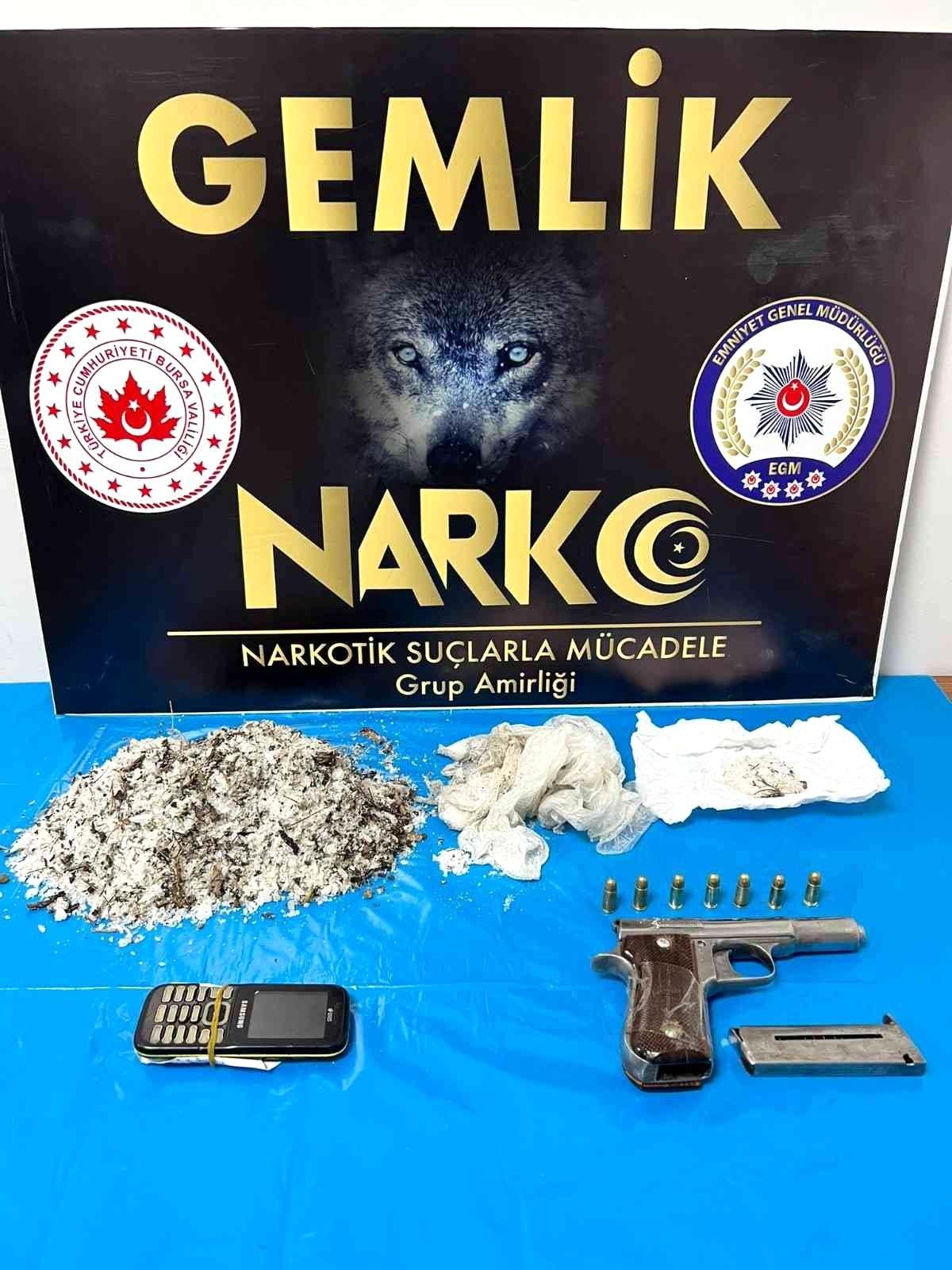 Polisten kaçan otomobilde uyuşturucu çıktı